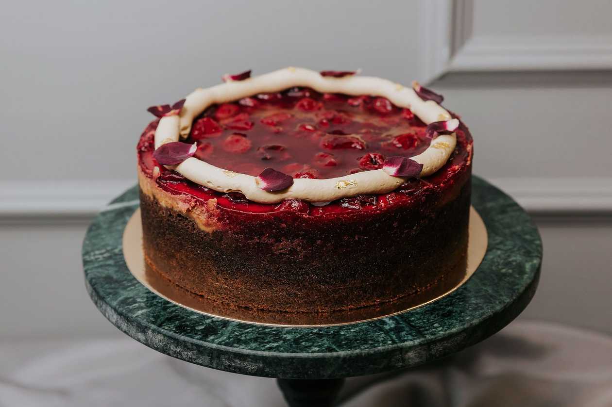 Curd Cake with White Chocolate and Cherries 1.2kg