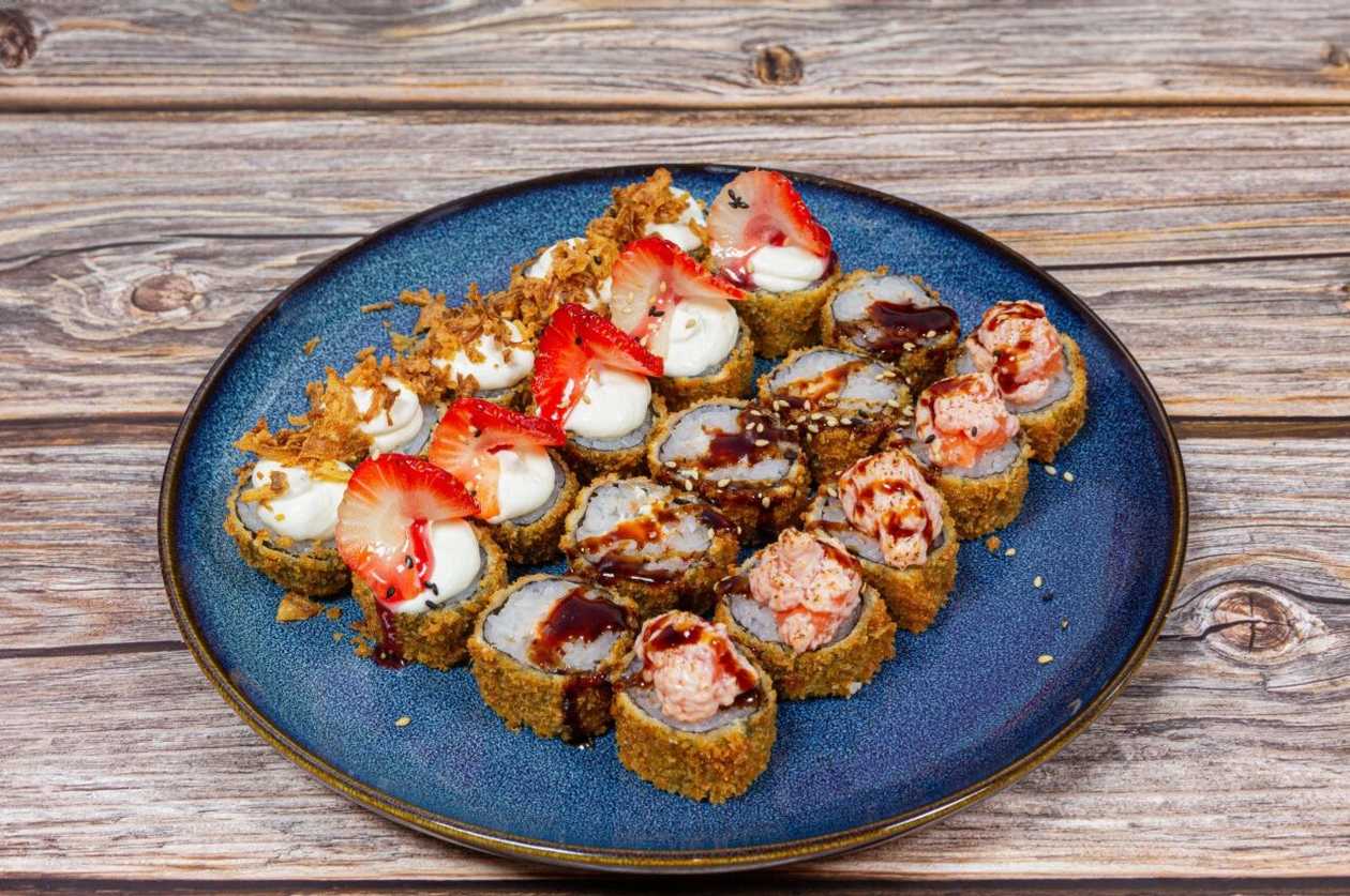 Salmon Hot Rolls Combi (20 pieces)