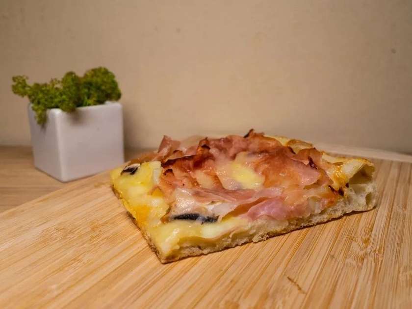 Pizza Prosciutto e Funghi