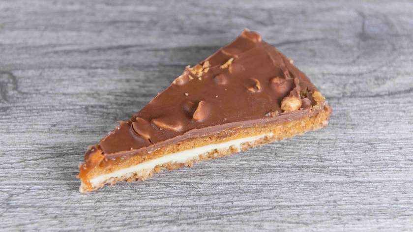 Caramel & Peanuts Cake