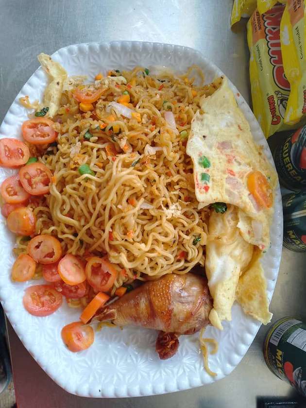 Egg indomie with chicken