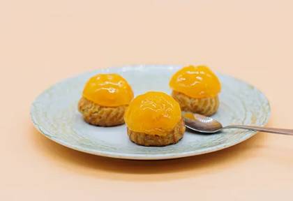 CHOUX WITH CARAMELIZED APPLES