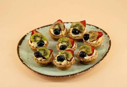 VANILLA AND FRUIT MINI TARTS