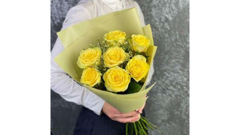 Yellow Roses (7 Pieces)