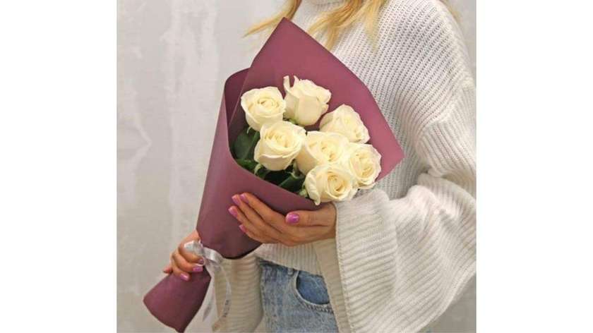 White Roses (7 Pieces)
