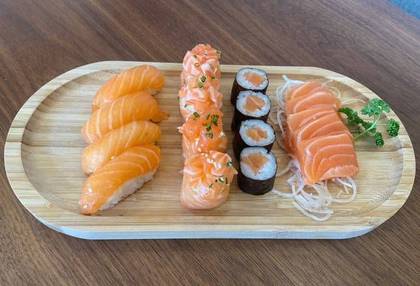 M31.Sushi Salmão Misto 17pçs