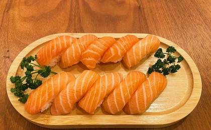 M15.Nigiri Salmão 10pçs