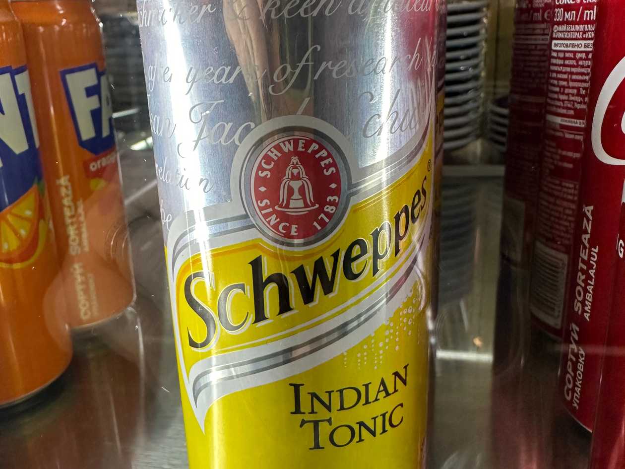 Напій газований Schweppes