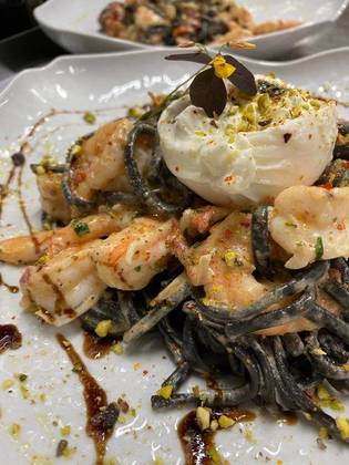 Linguine Nero Al Gambero Pomodoro Secchi e Burrata