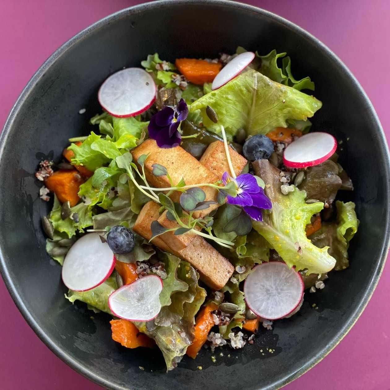 SALAD vegan with tofu