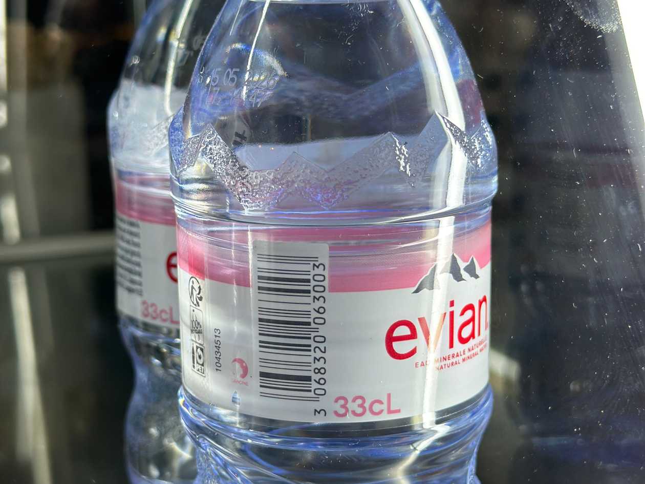 Вода негазована Evian