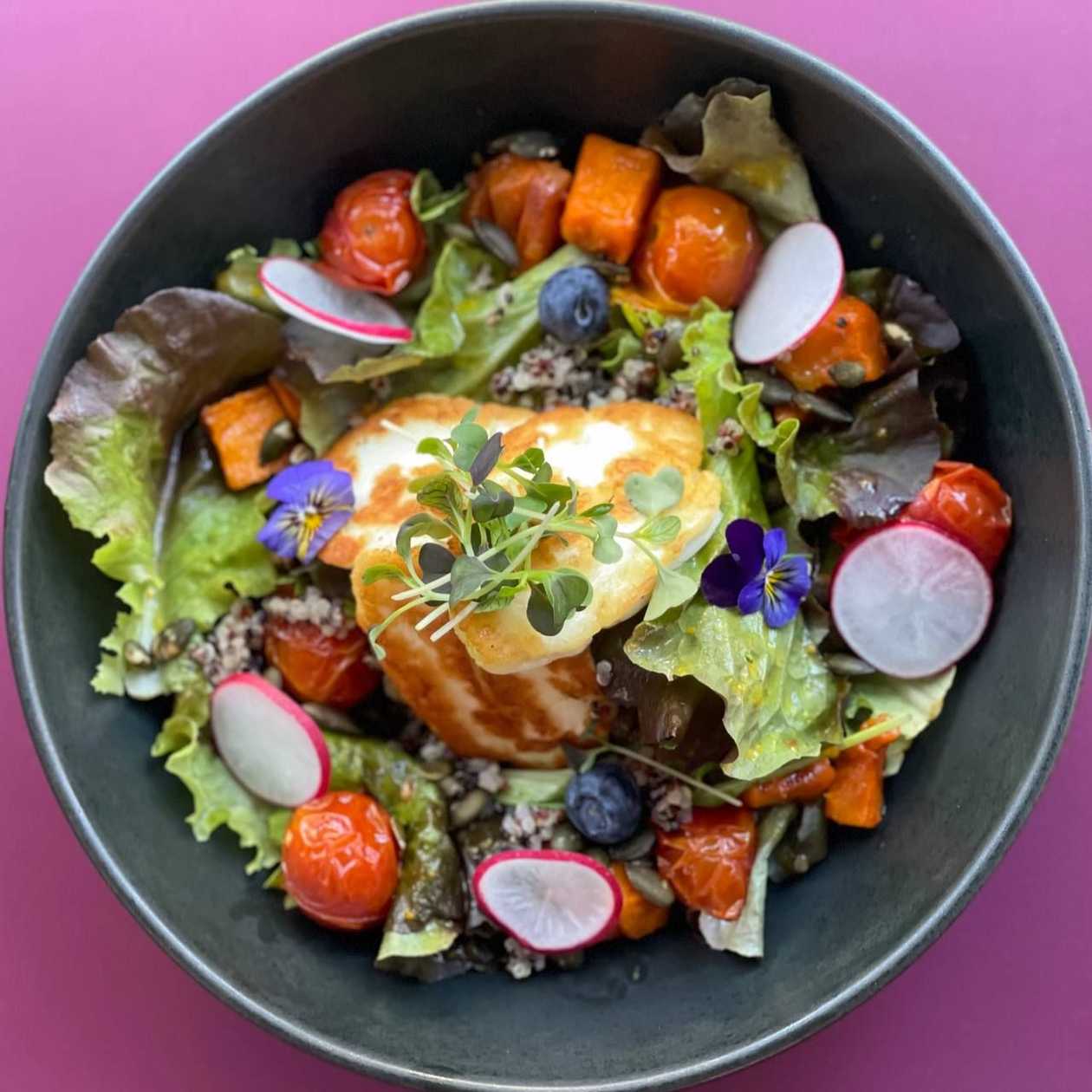 HALLOUMI SALAD