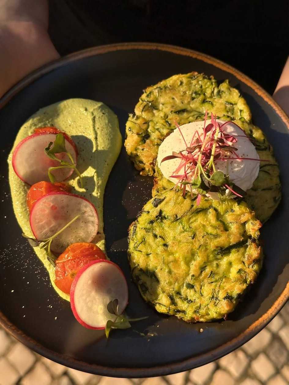 ZUCCHINI PANCAKES WITH HERBAL CREAM CHEESE