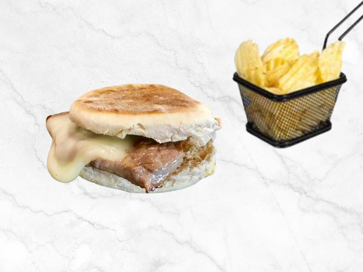 Steak in "Bolo do Caco" w/ Cheese & Chips