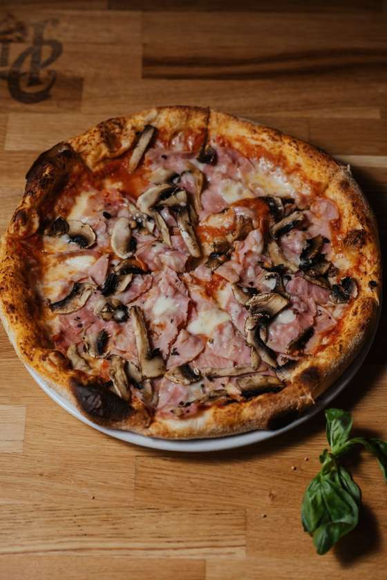 Pizza Prosciutto Funghi