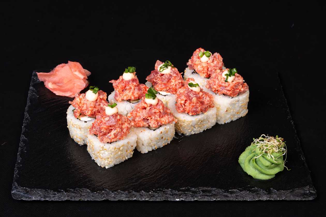 15. Spicy salmon tartar