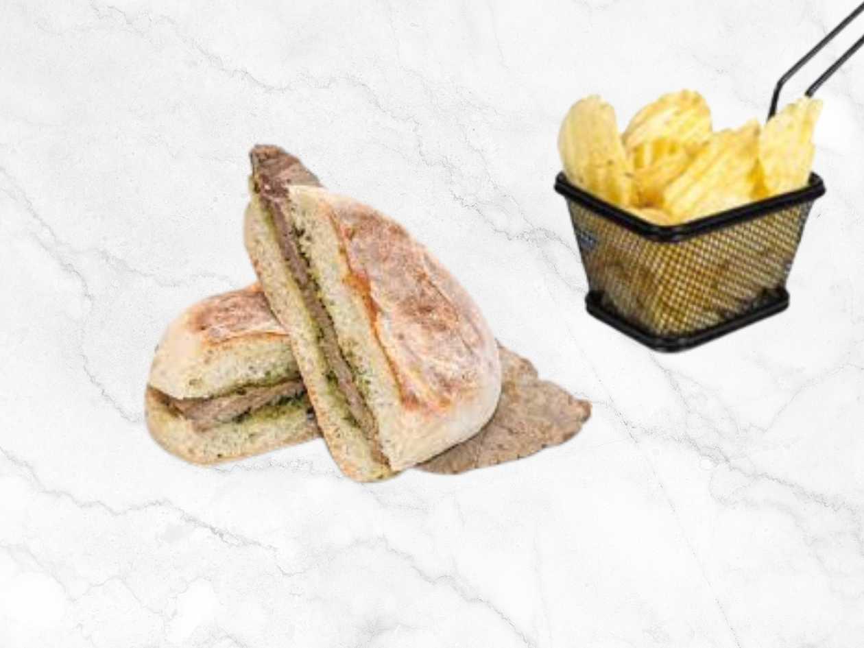 Steak in "Bolo do Caco" w/ Chips