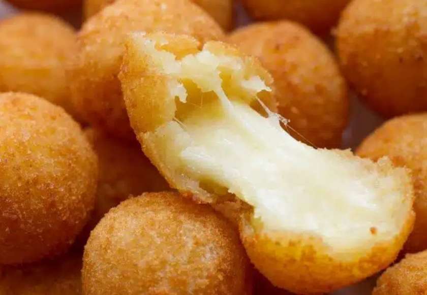 Mini bolinhas de queijo (15 unidades)