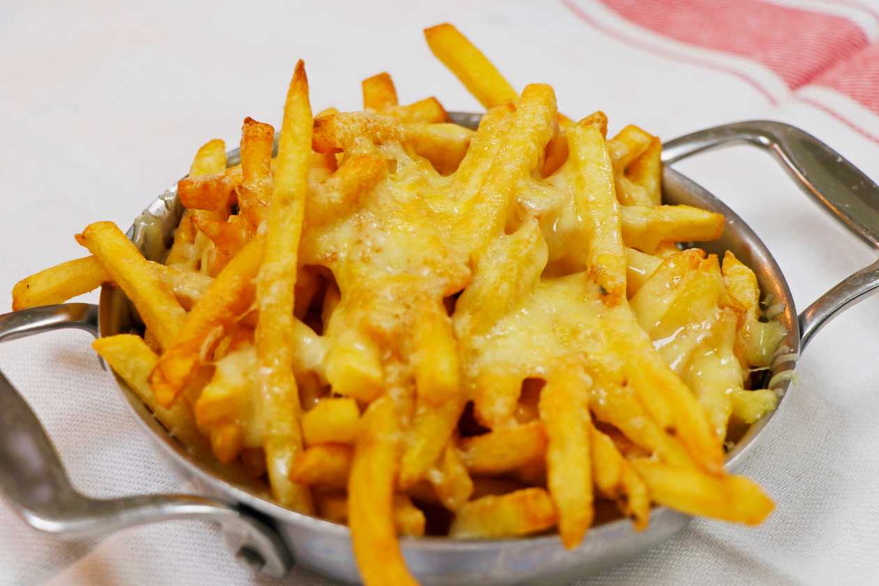 Cheese topped fries