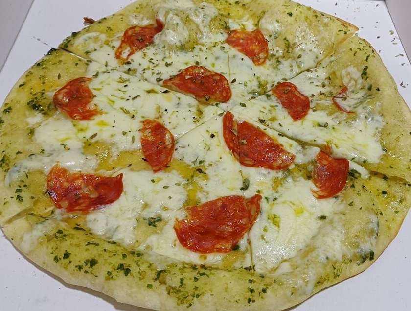 Pão com Queijo, Alho e Pepperoni