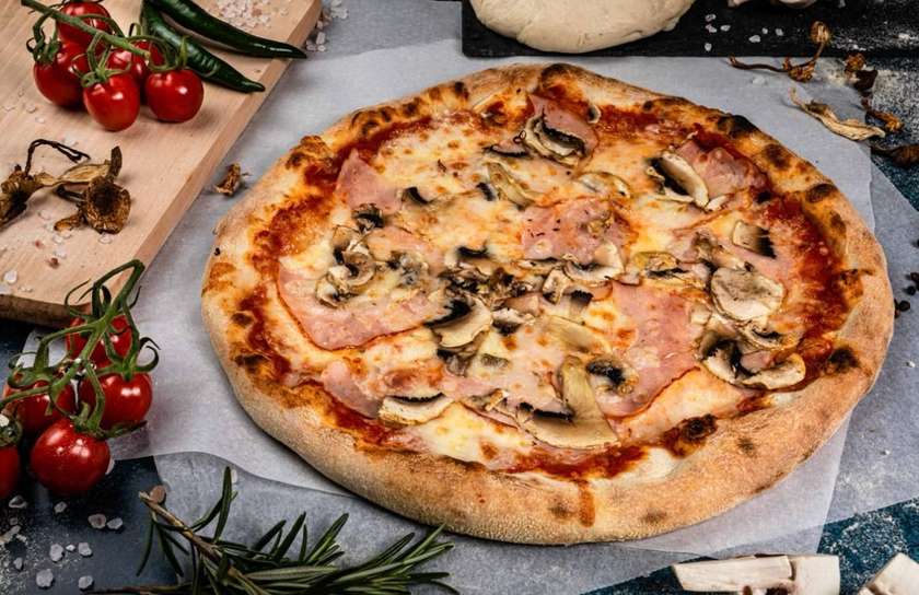 Pizza Prosciutto Funghi