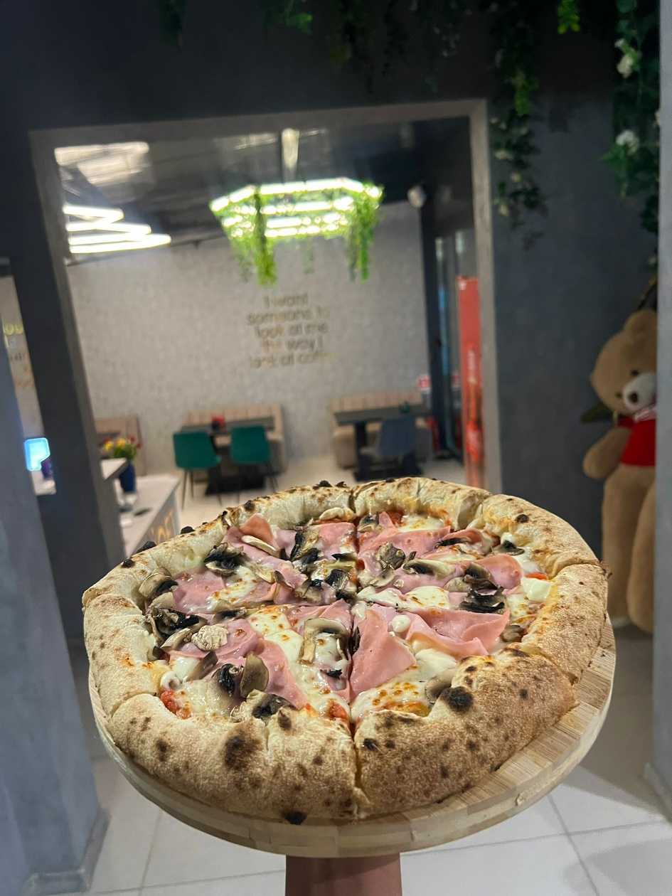 Pizza Prosciutto Funghi