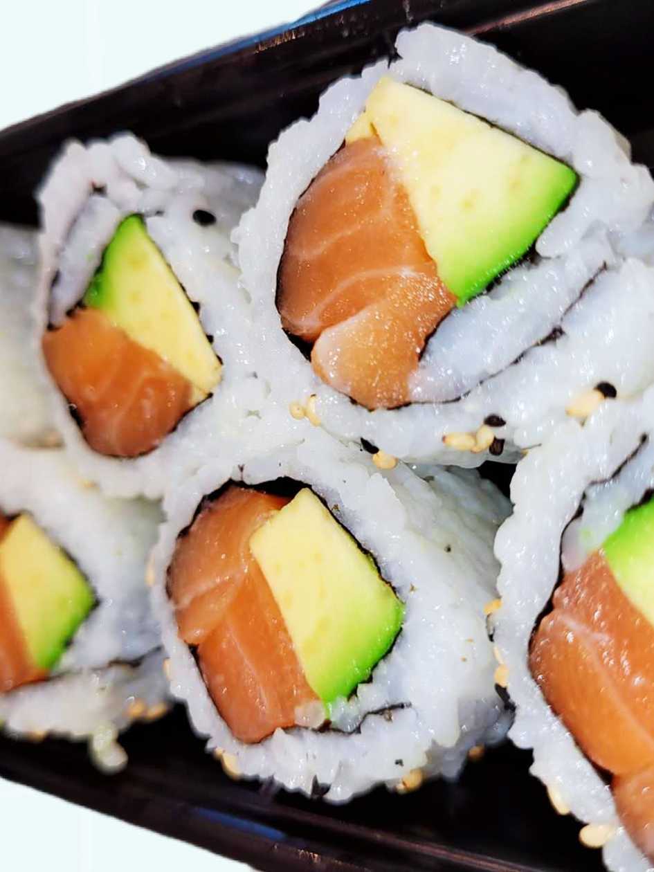 Maki losos a avokádo