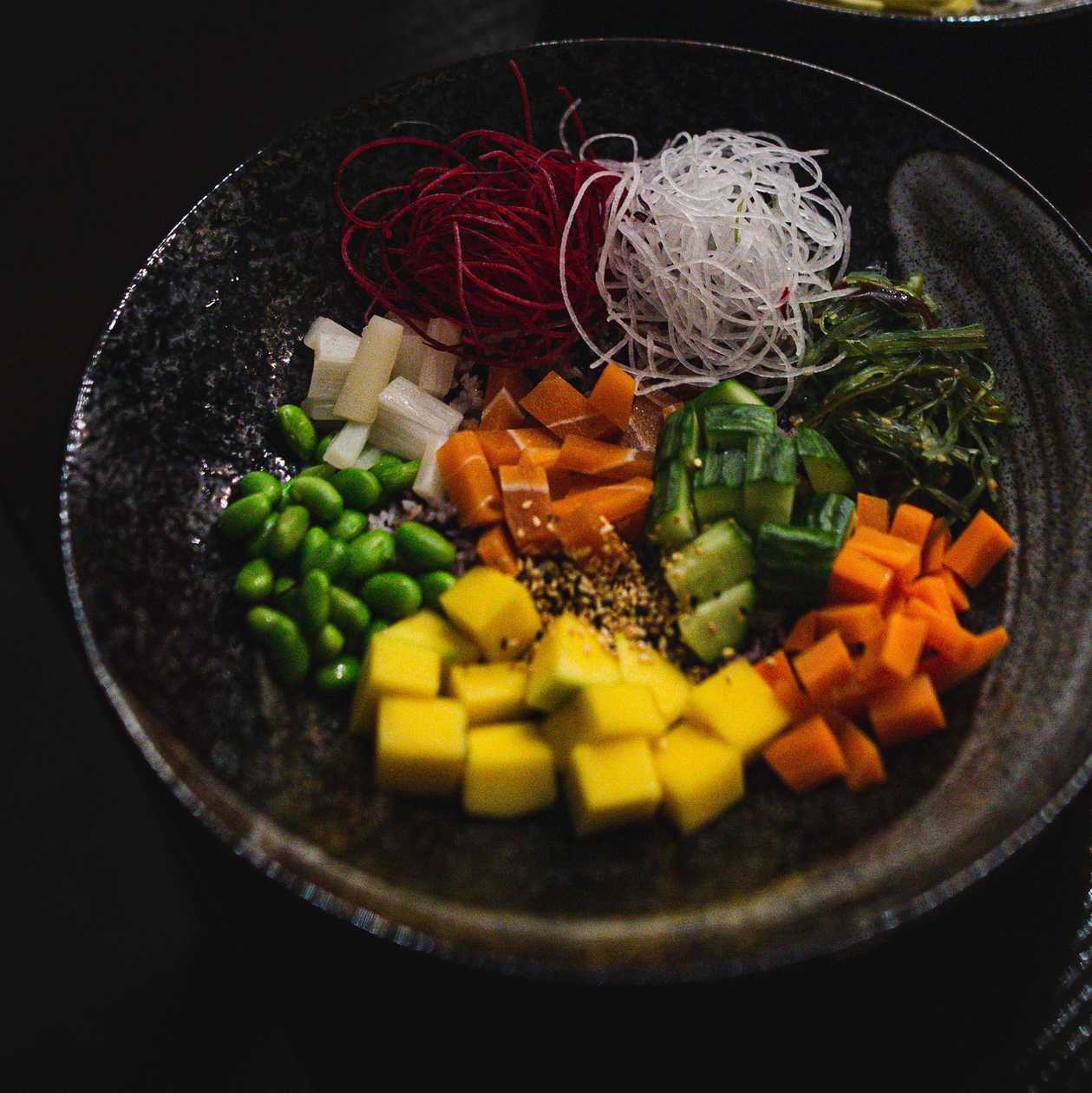 24. rýžový bowl s veganským lososem