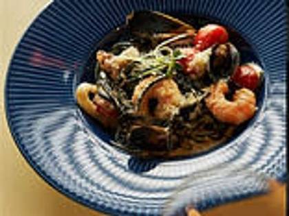 Black spaghetti with seafood