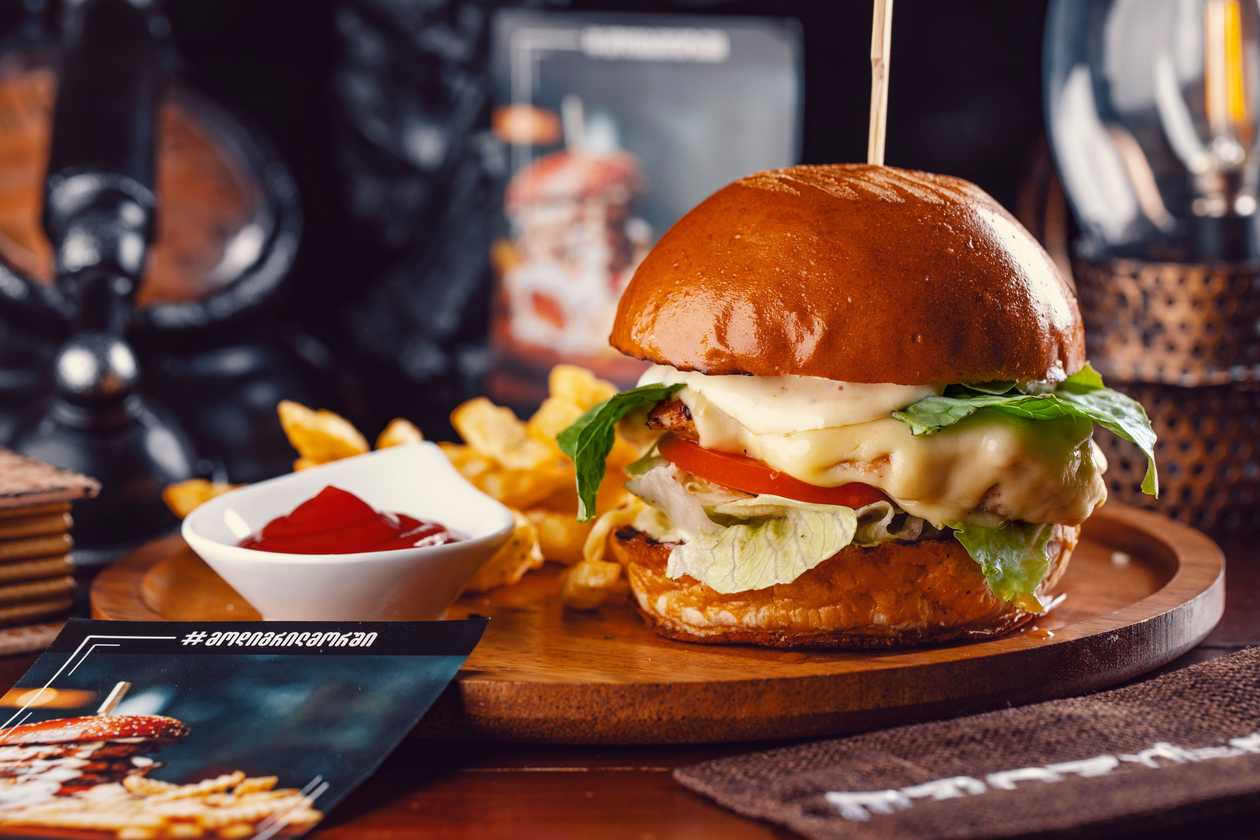 Chicken Burger (+ Fries And Ketchup)