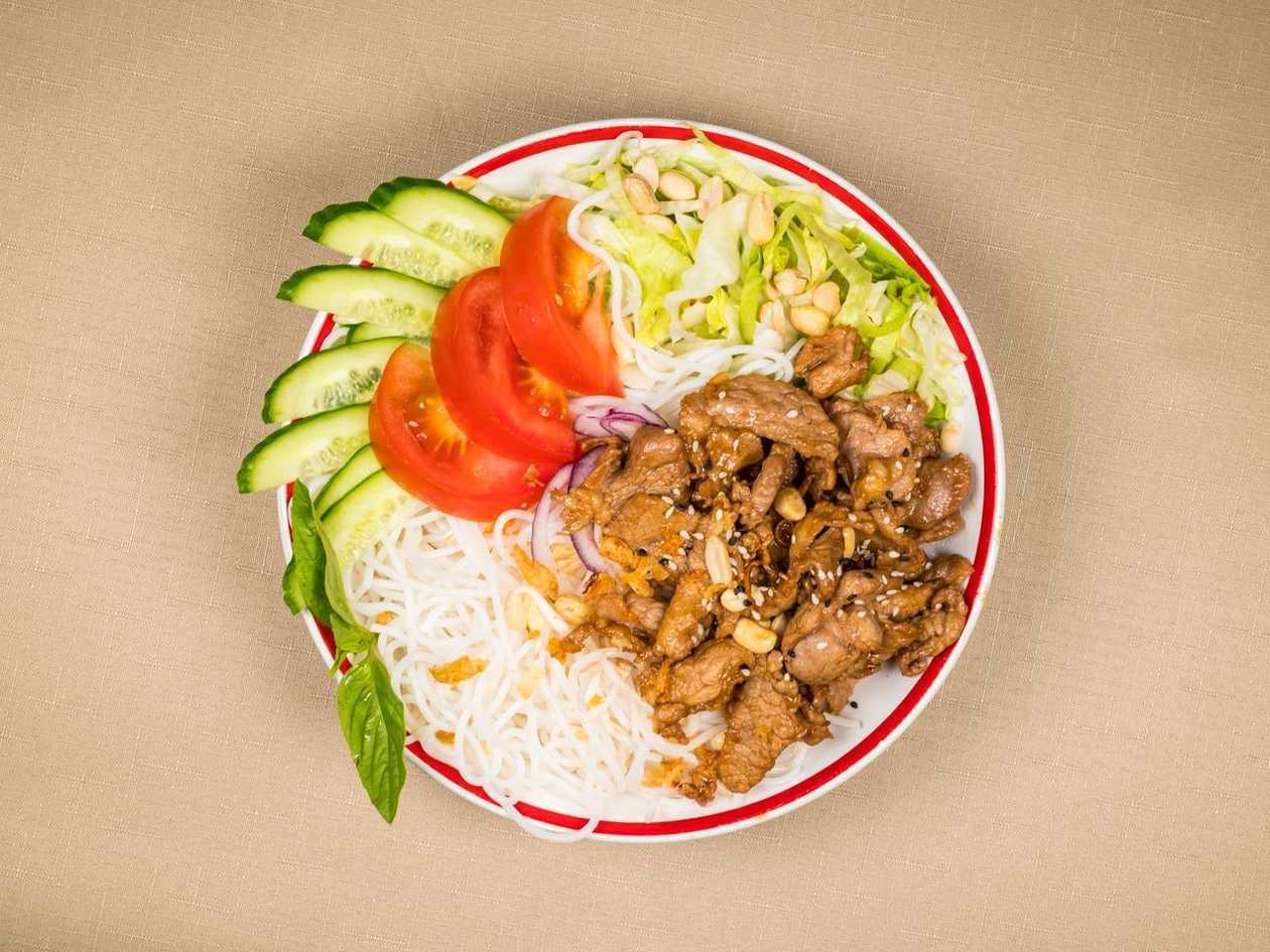 Pad thai cu carne de vita
