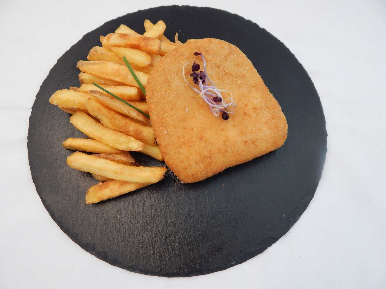 Vyprážaný syr s hranolkami (200g)