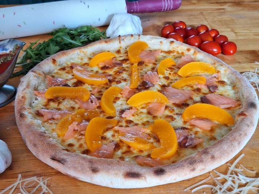 Pizza Salmon Peach Delight 33cm
