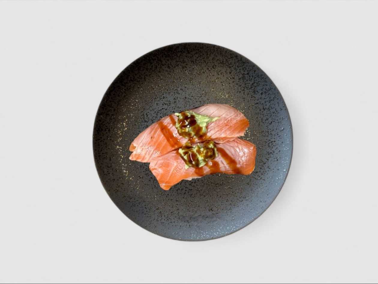 Salmon nigiri
