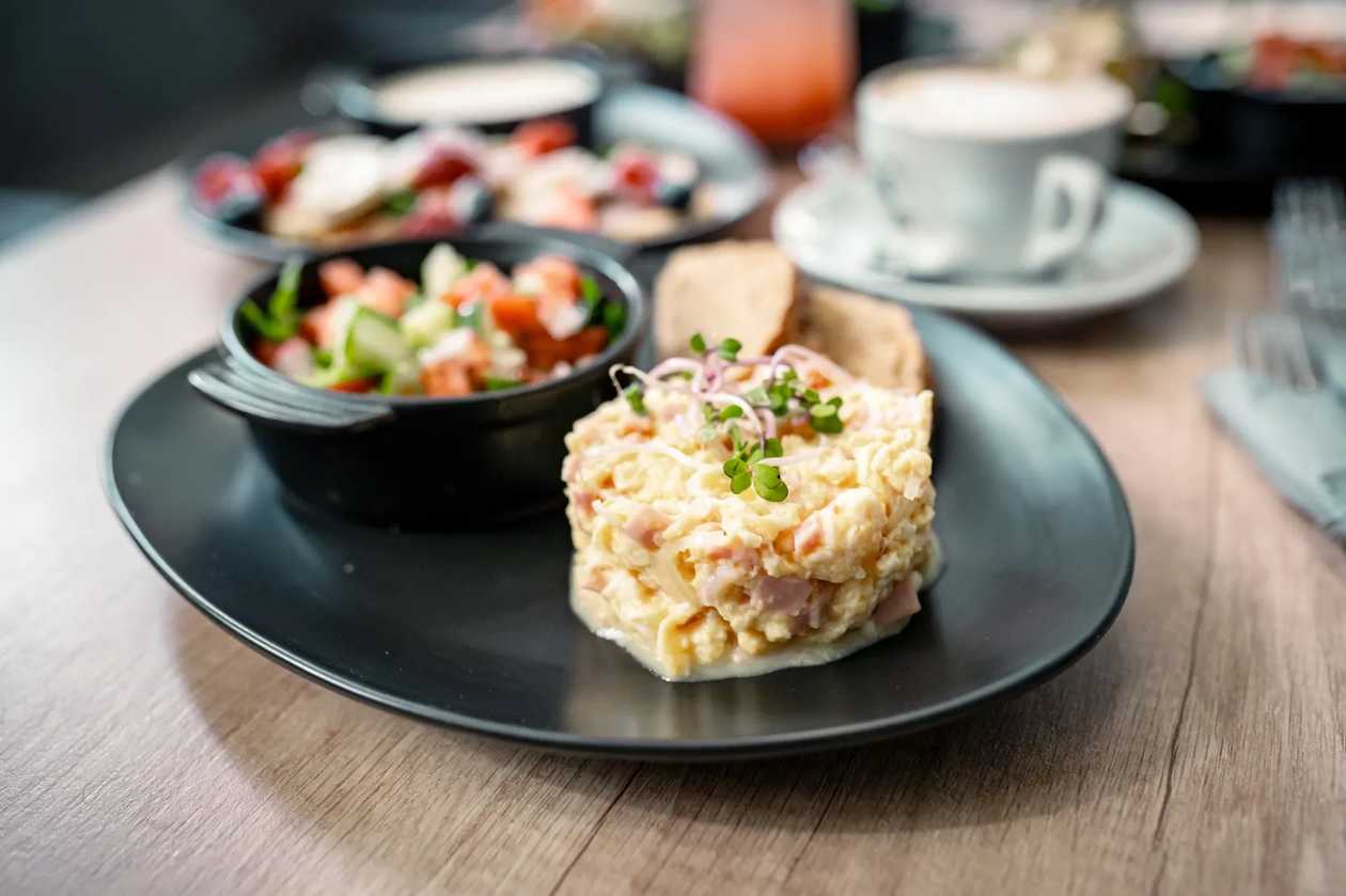 Scrambled Butter Eggs with Cheese and Shallots