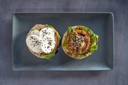Caprese Bagel (V)