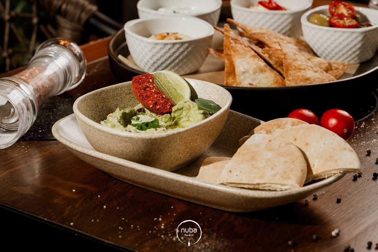 Guacamole si tortilla crocanta