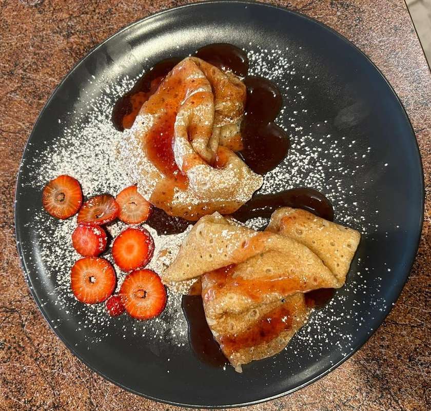 Plānā pankūka ar šokolādi vai karameli