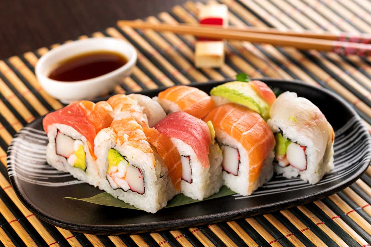 Uramaki tobiko