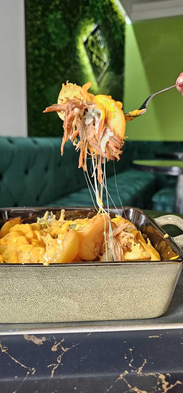 Pulled pork loaded fries