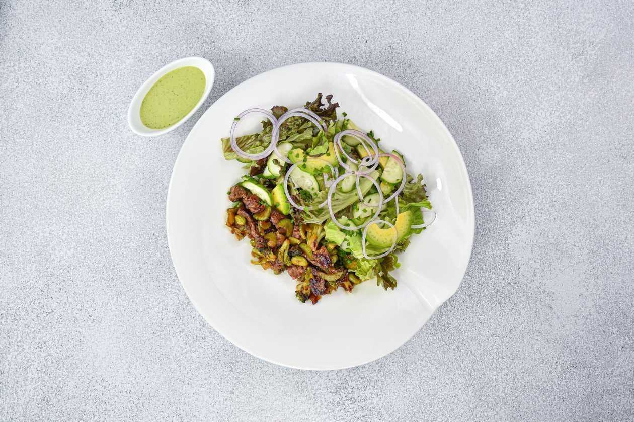 WOK-fried beef sirloin and green bean