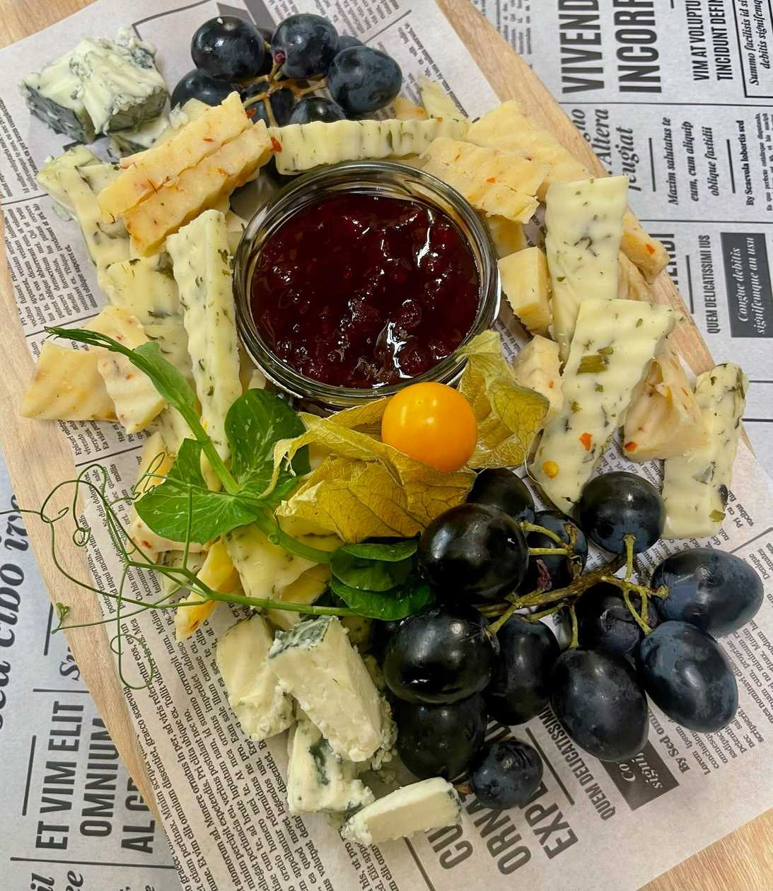 Cheese selection (Nopri cheese, feta, grapes, jam)