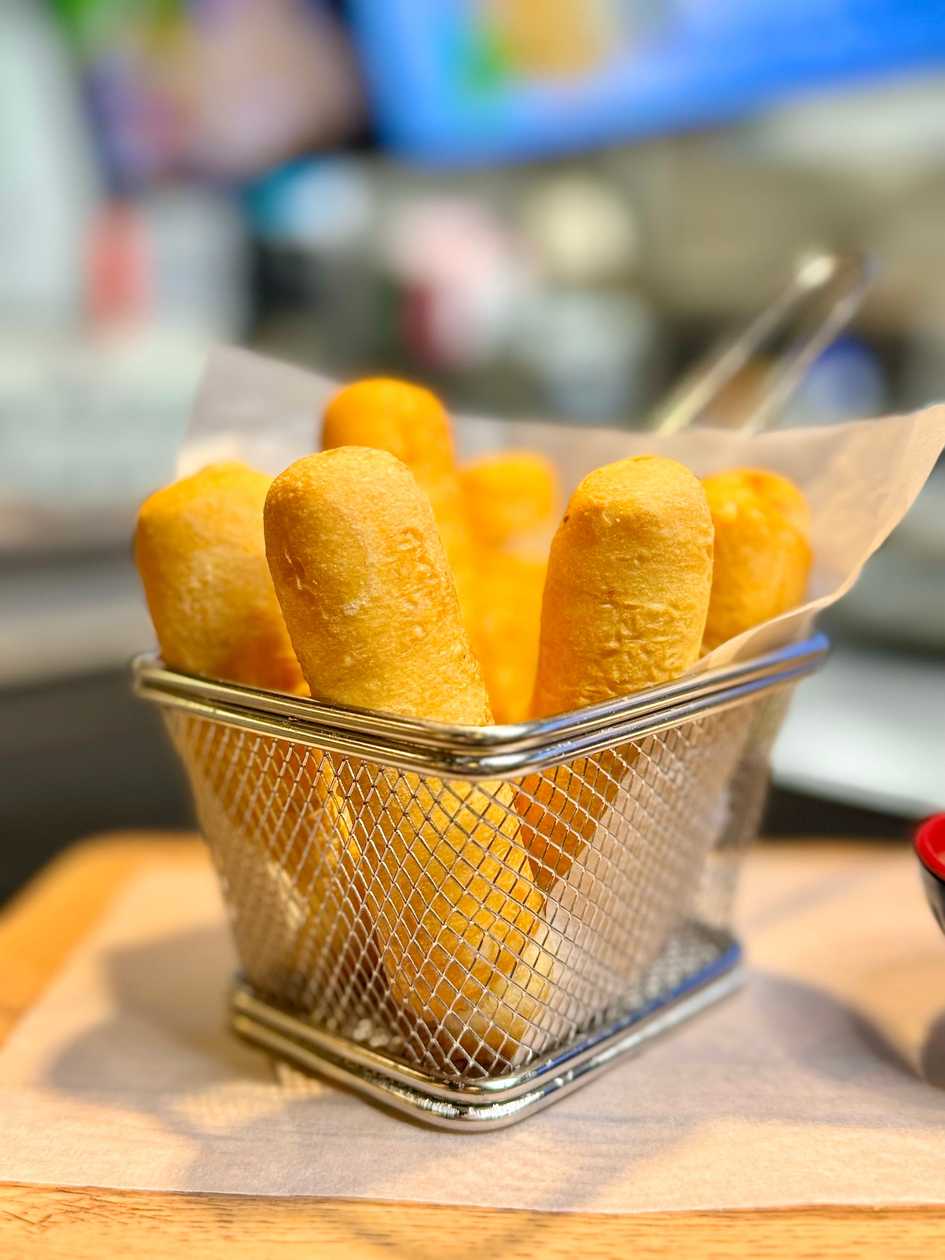 Tequeños De Queso With Cheese