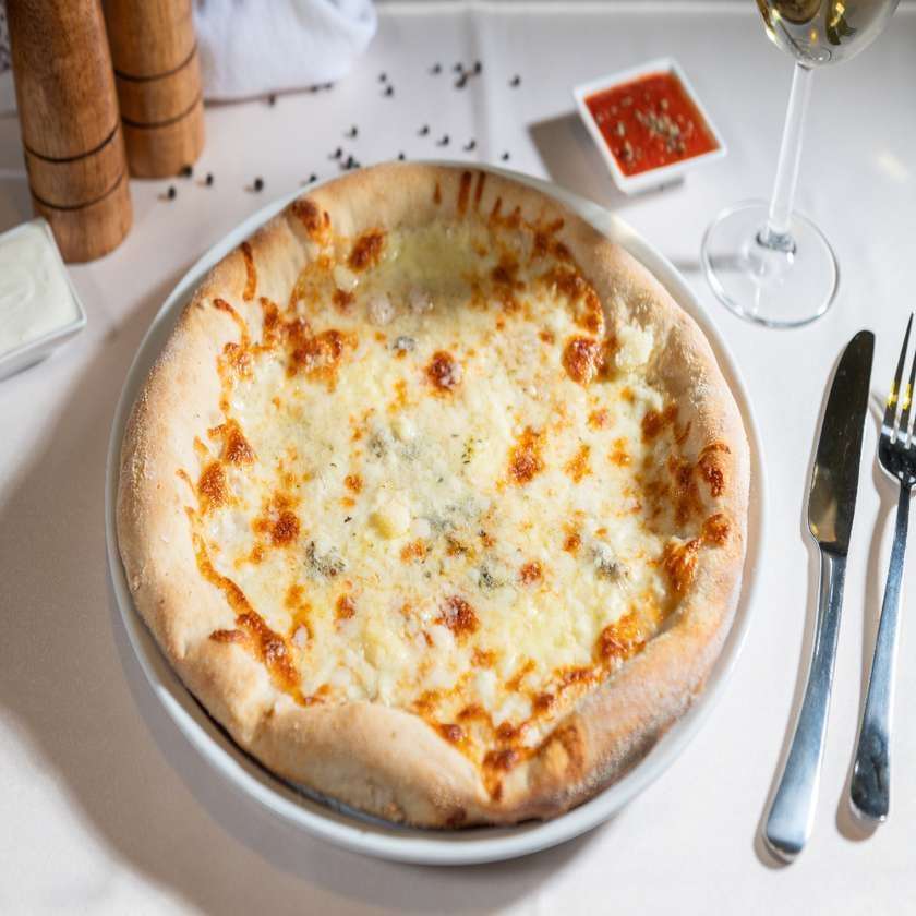 Pizza quattro formaggi