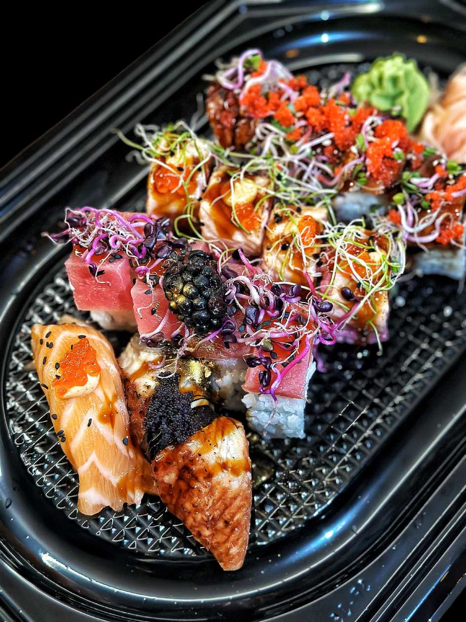 Royal Unaggi set (12 pcs.) + Salmon Nigiri (1 pcs.) + Unagi Nigiri (1 pcs.)