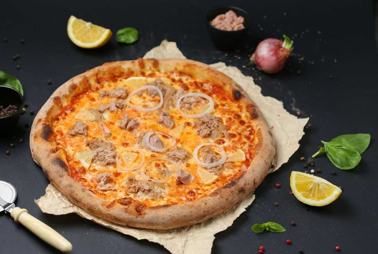 Pizza con Tonno