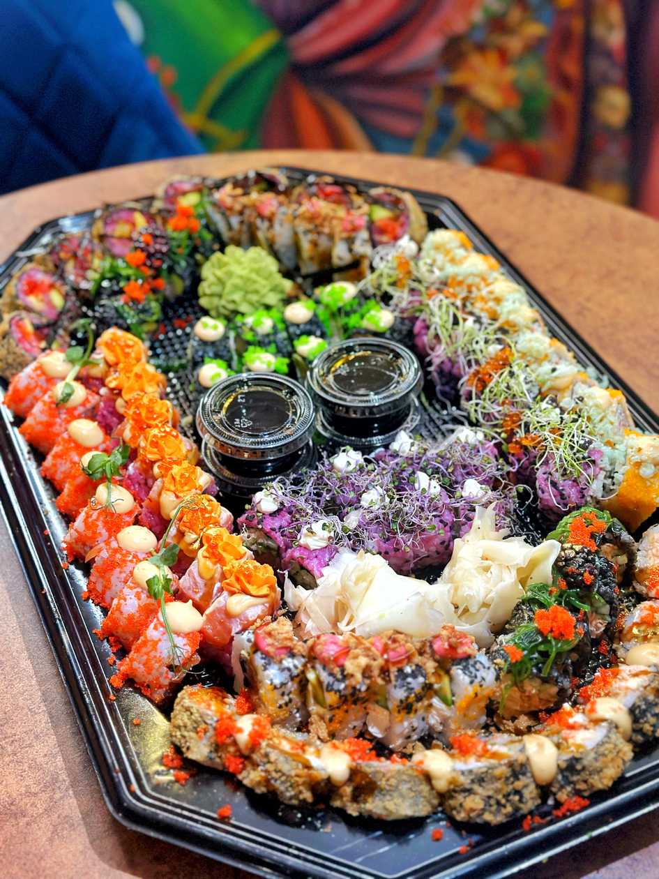 88 pcs. "10 Seas" Deluxe sushi set