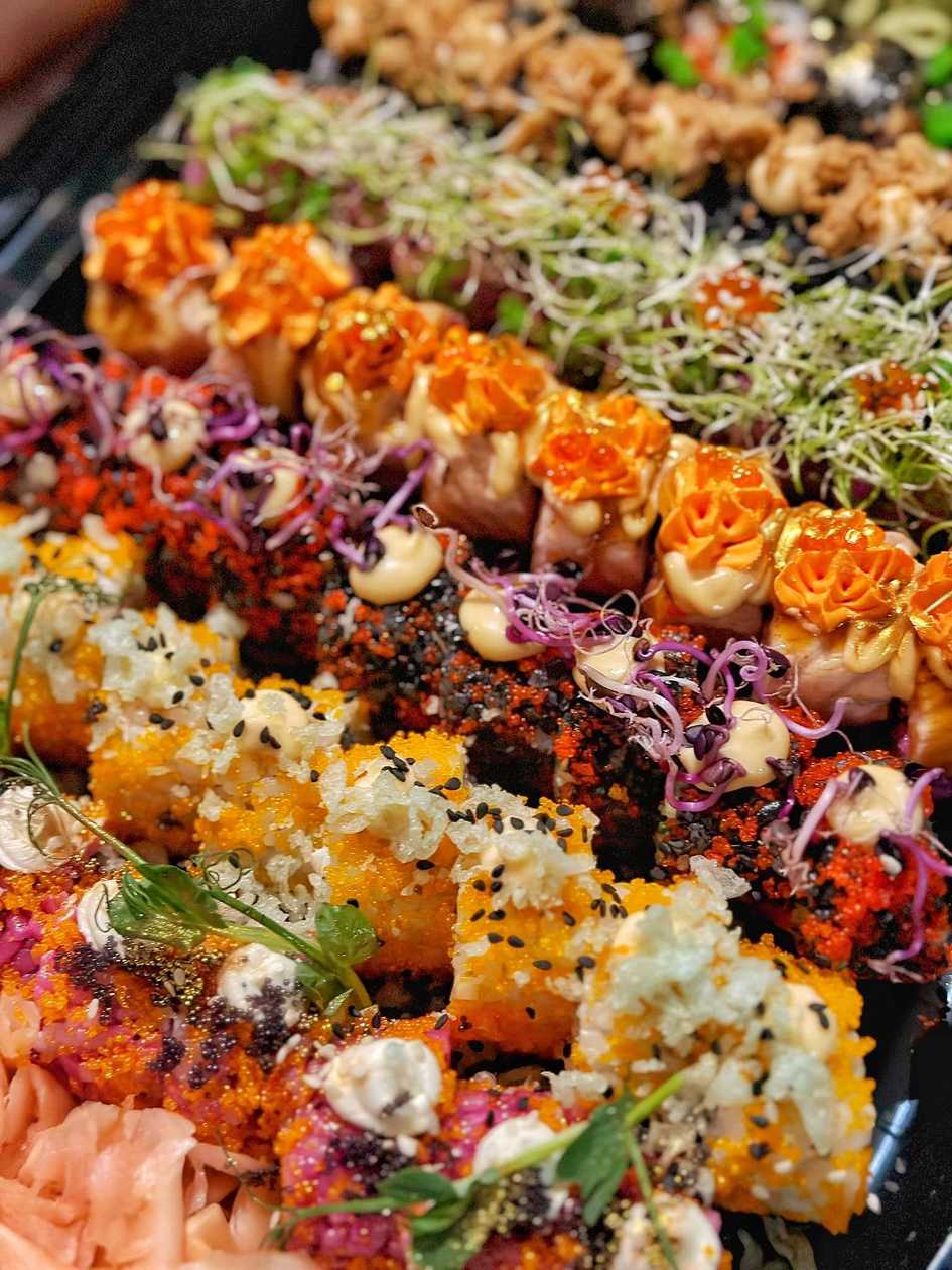 Deluxe Sushi set of 24 units