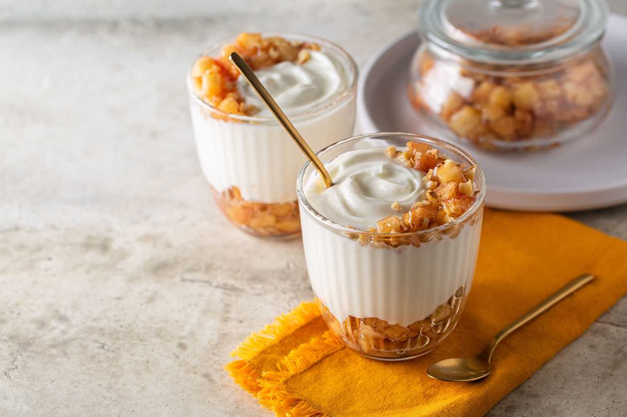 Greek yoghurt with fresh fruit and honey
