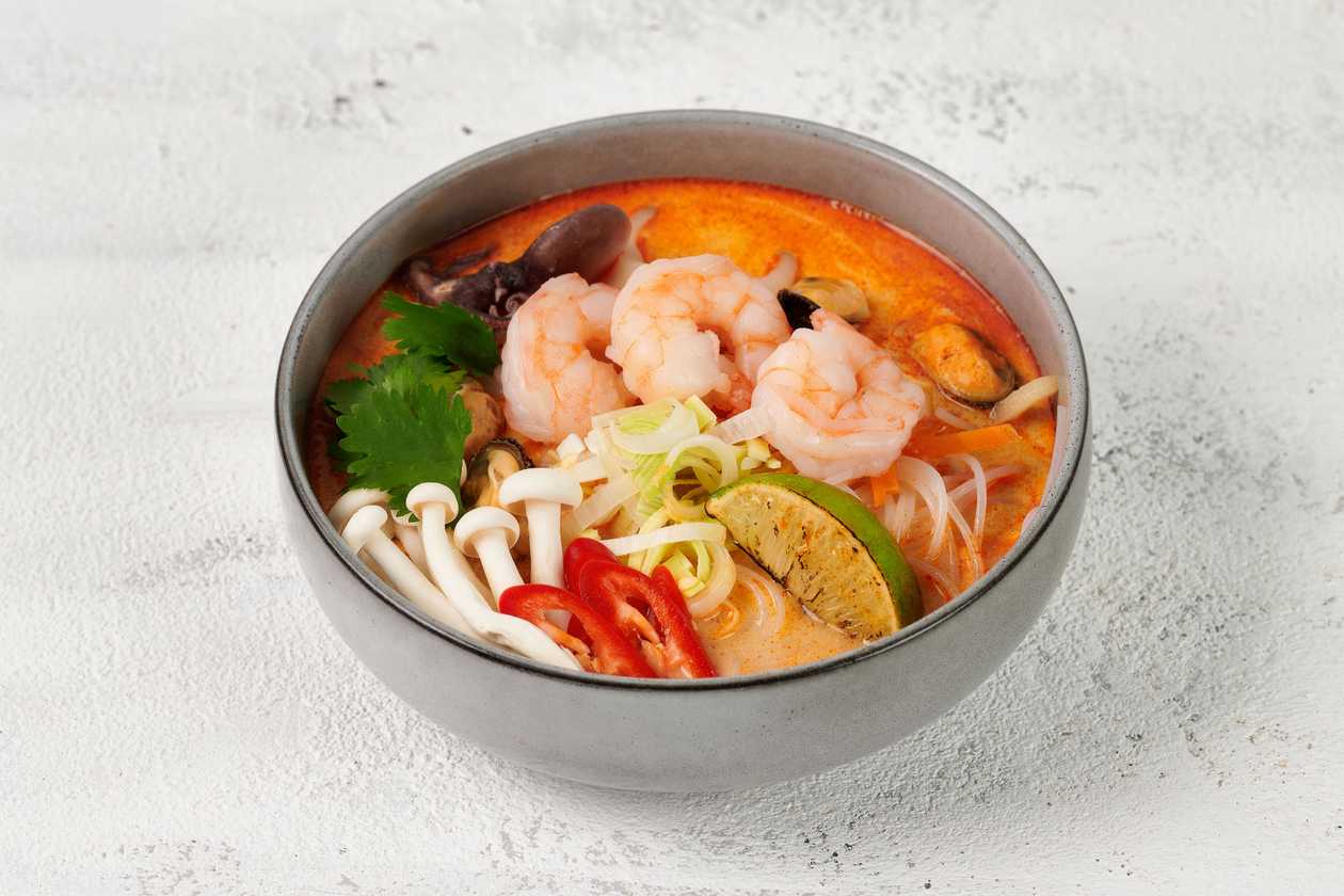 Tom yum su jūros gėrybėmis